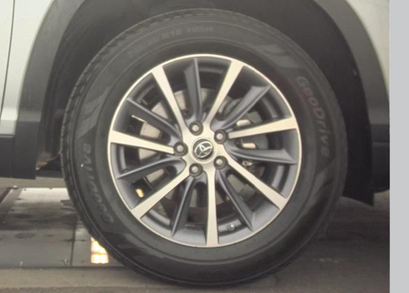 Used 2019 Toyota Highlander XLE FWD image 15