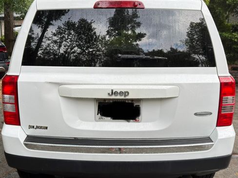 Used 2011 Jeep Patriot Latitude w/ Sun/Sound Group FWD image 6