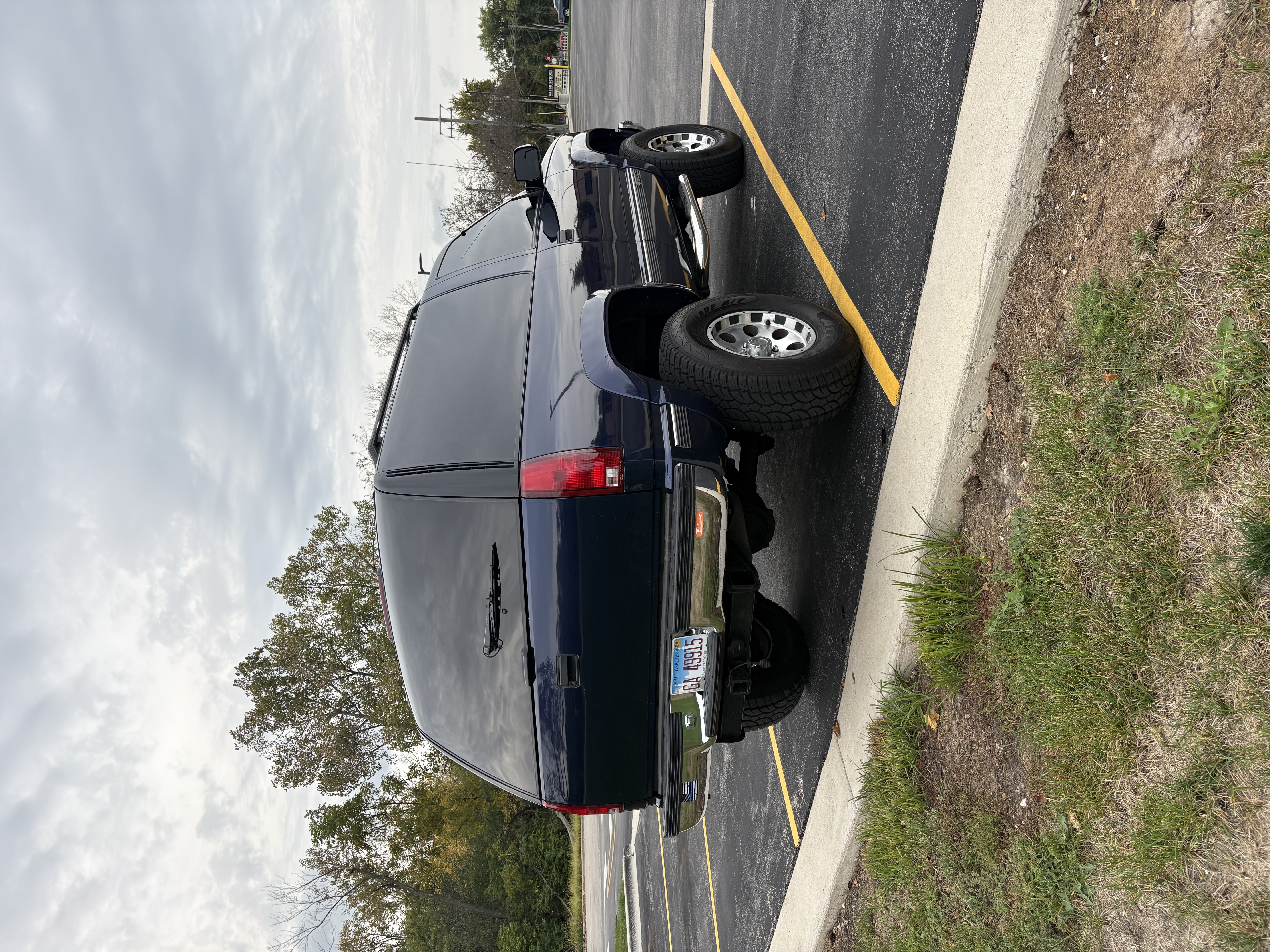 Used 1995 Chevrolet Tahoe 4WD 2-Door image 6