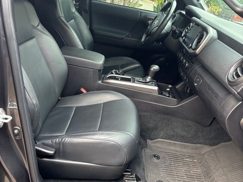 Used 2023 Toyota Tacoma TRD Off-Road image 16