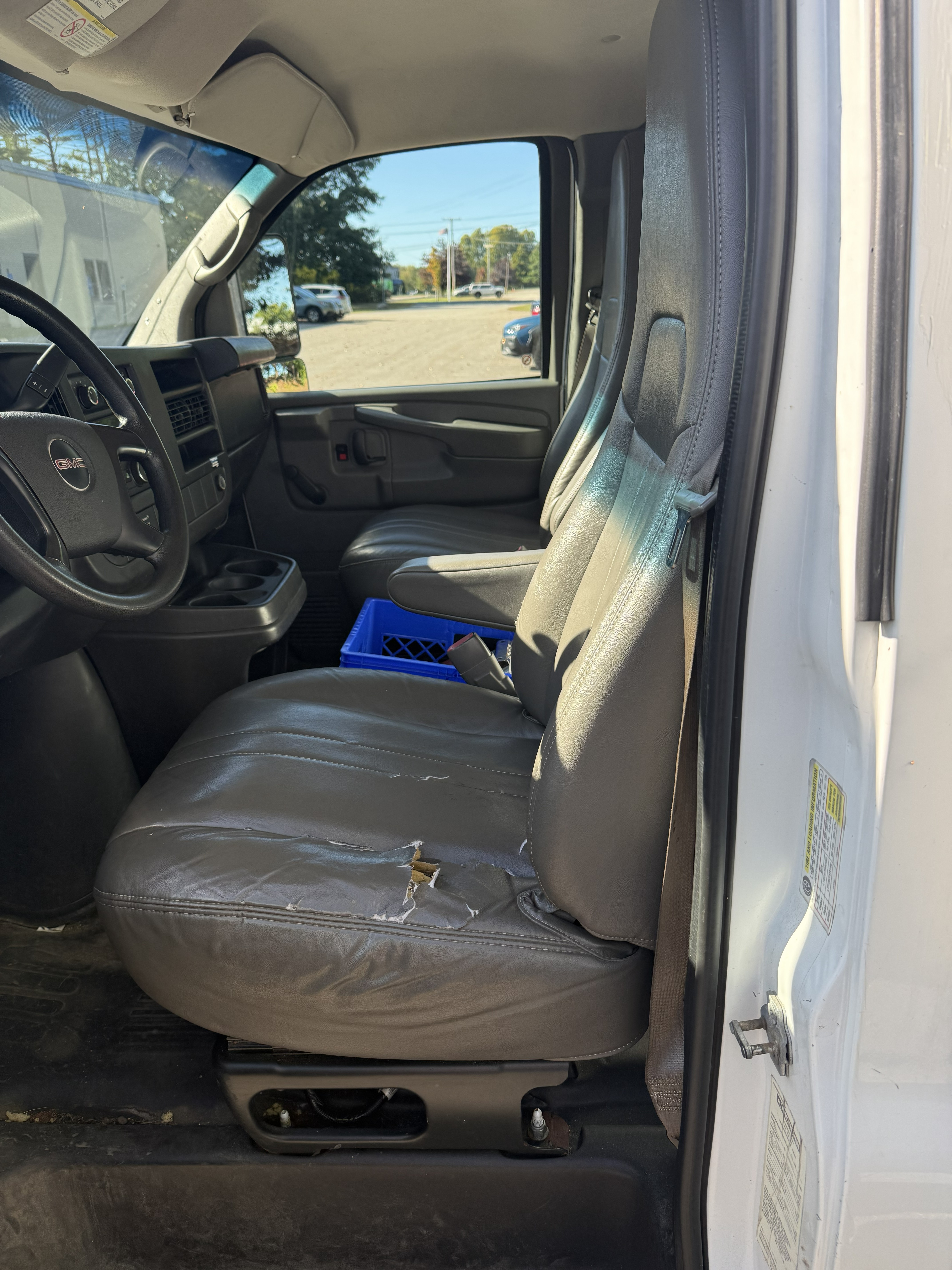Used 2013 GMC Savana 3500 RWD image 5