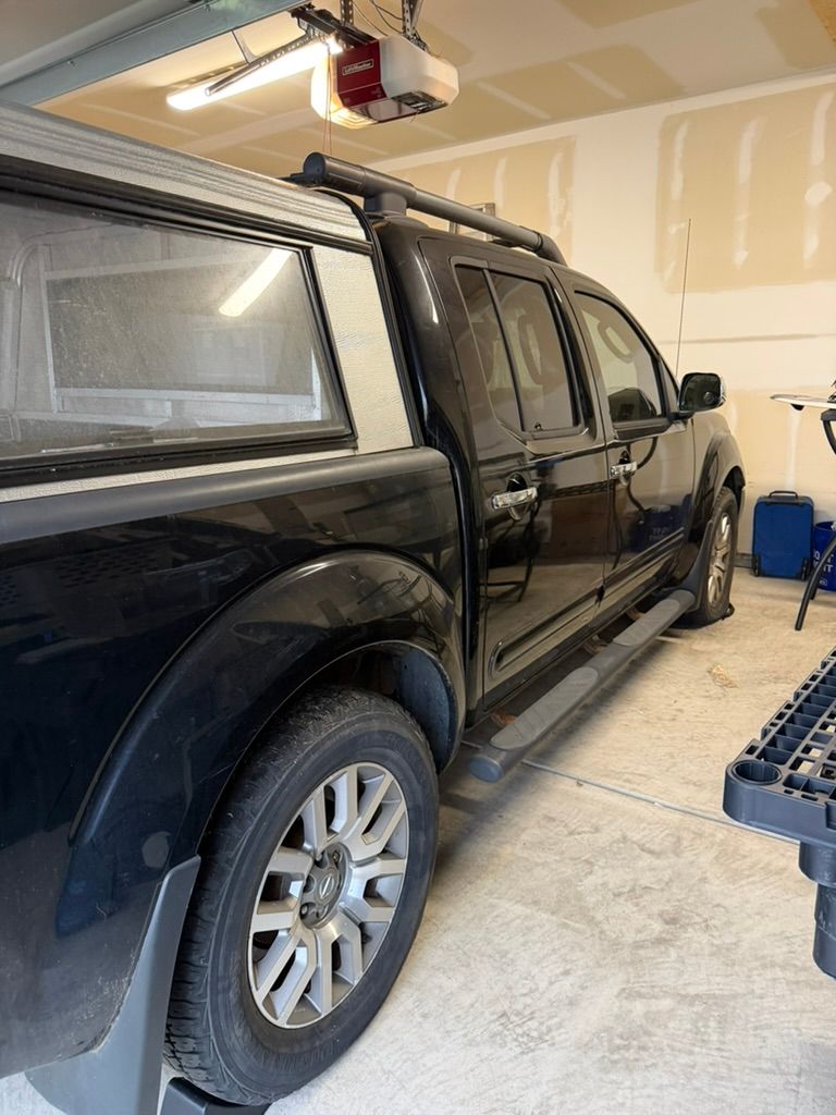 Used 2010 Nissan Frontier LE w/ LE Value Truck Pkg AWD/4WD image 2