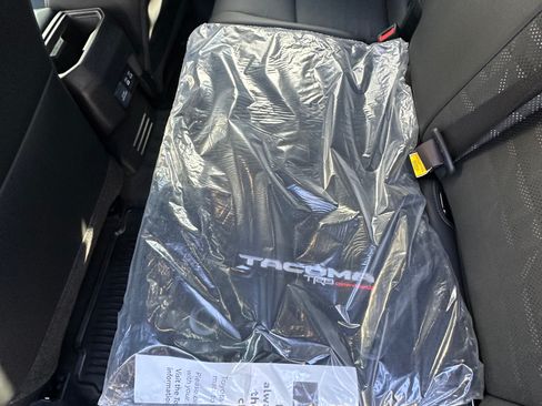 Used 2025 Toyota Tacoma TRD Off-Road image 14