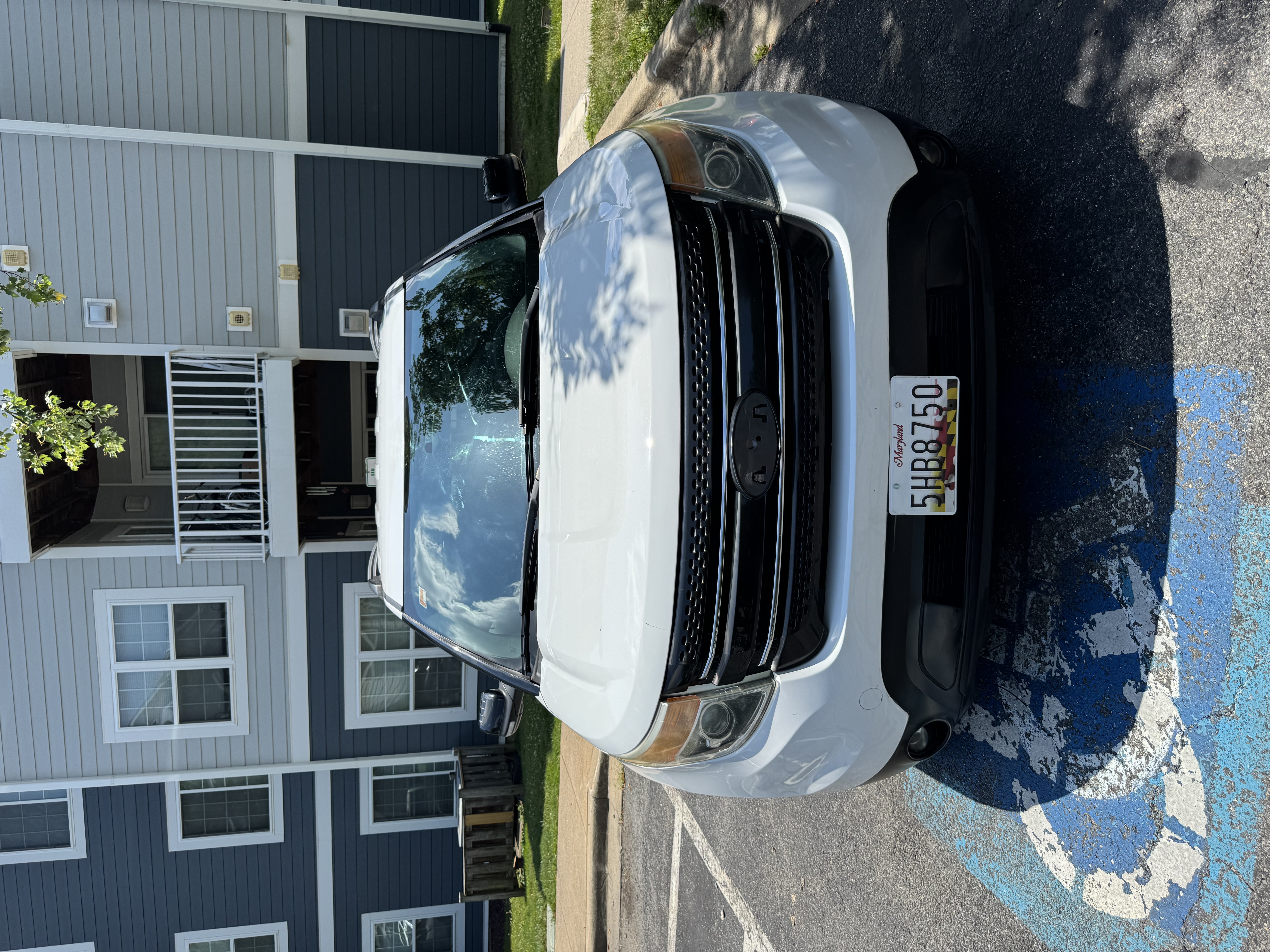 Used 2014 Ford Explorer XLT AWD/4WD image 2