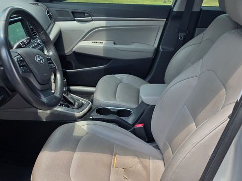 Used 2017 Hyundai Elantra Limited FWD image 10