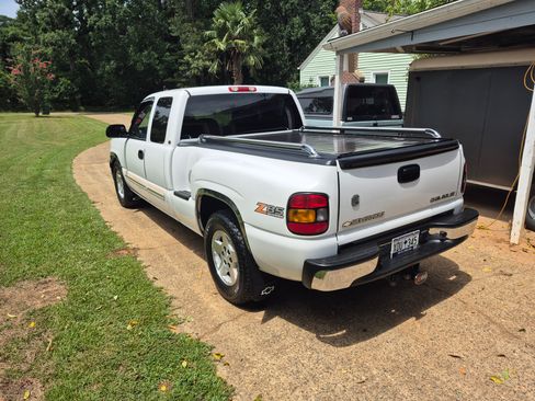 Used 2005 Chevrolet Silverado 1500 LS w/ Light Duty Power Package image 9