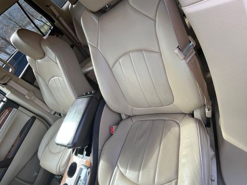 Used 2011 Buick Enclave CXL w/ Trailering Provision Package FWD image 23