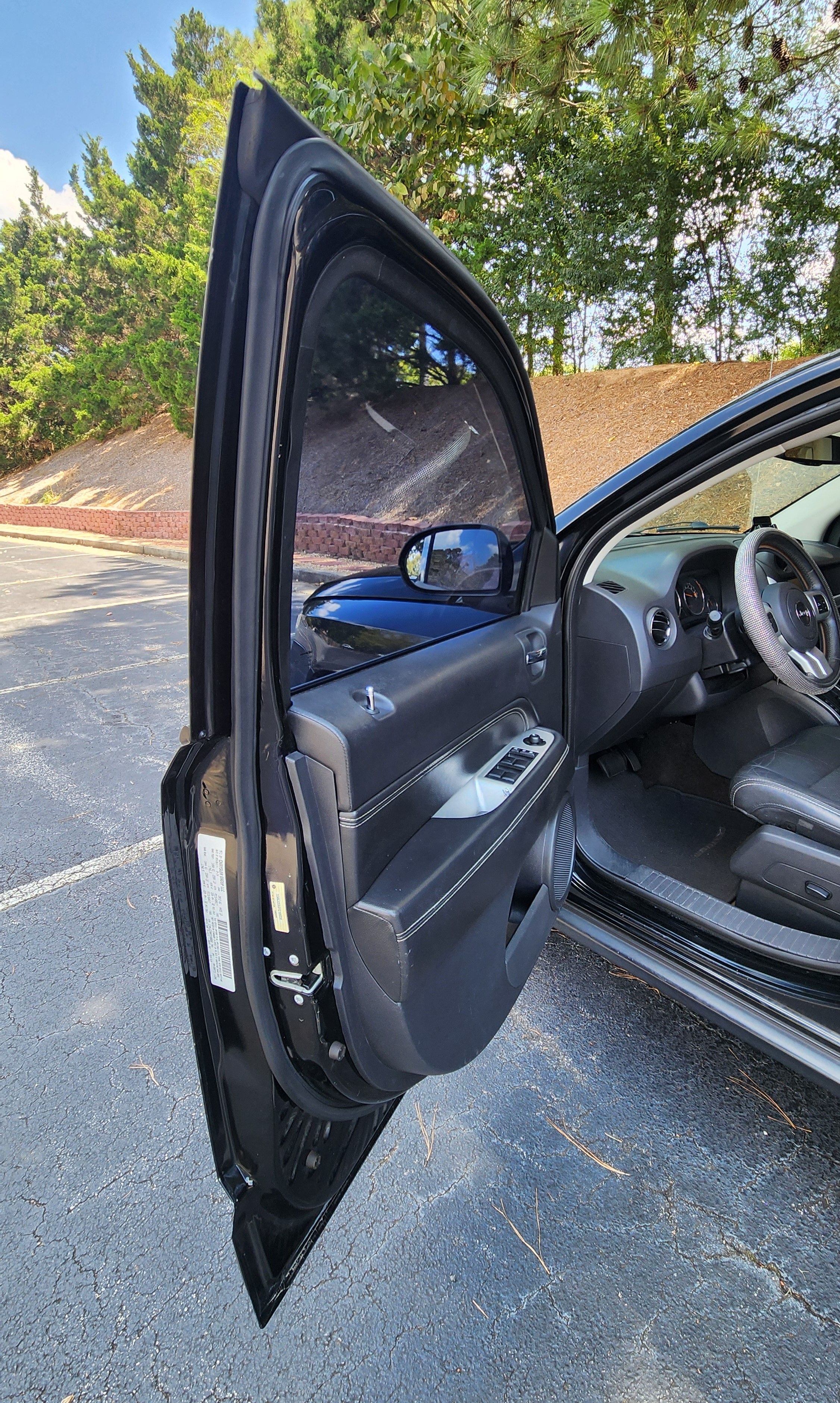 Used 2015 Jeep Compass High Altitude FWD image 11