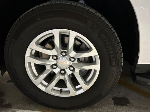 Used 2023 Chevrolet Suburban LT image 29