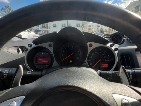 Used 2015 Nissan 370Z Coupe image 9
