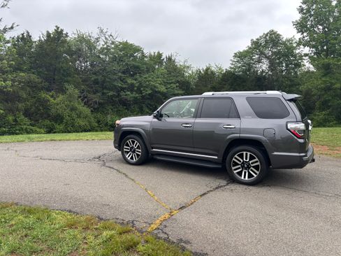 Used 2018 Toyota 4Runner Limited AWD/4WD image 2