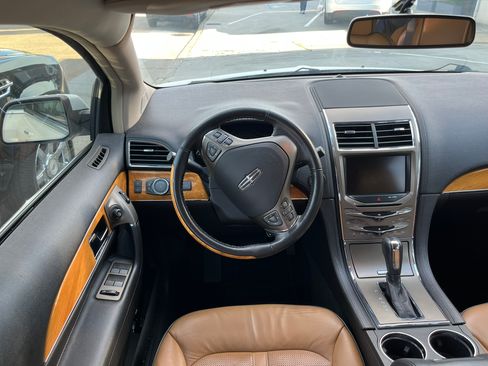 Used 2013 Lincoln MKX FWD image 16