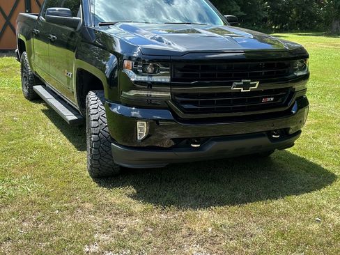 Used 2018 Chevrolet Silverado 1500 LTZ Z71 w/ LTZ Plus Package AWD/4WD image 10