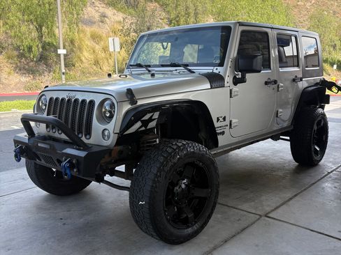 Used 2007 Jeep Wrangler Unlimited X w/ Dual Top Group image 2