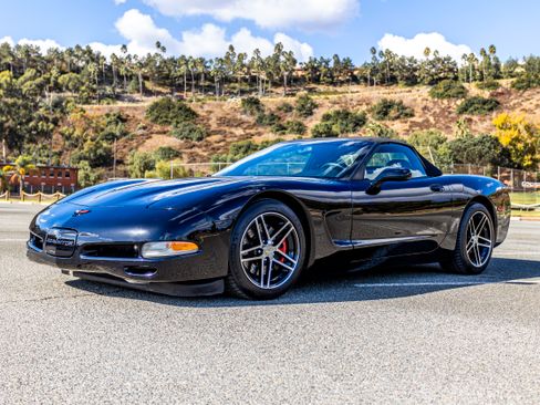 Used 2001 Chevrolet Corvette Convertible w/ Preferred Equipment Group1 image 15