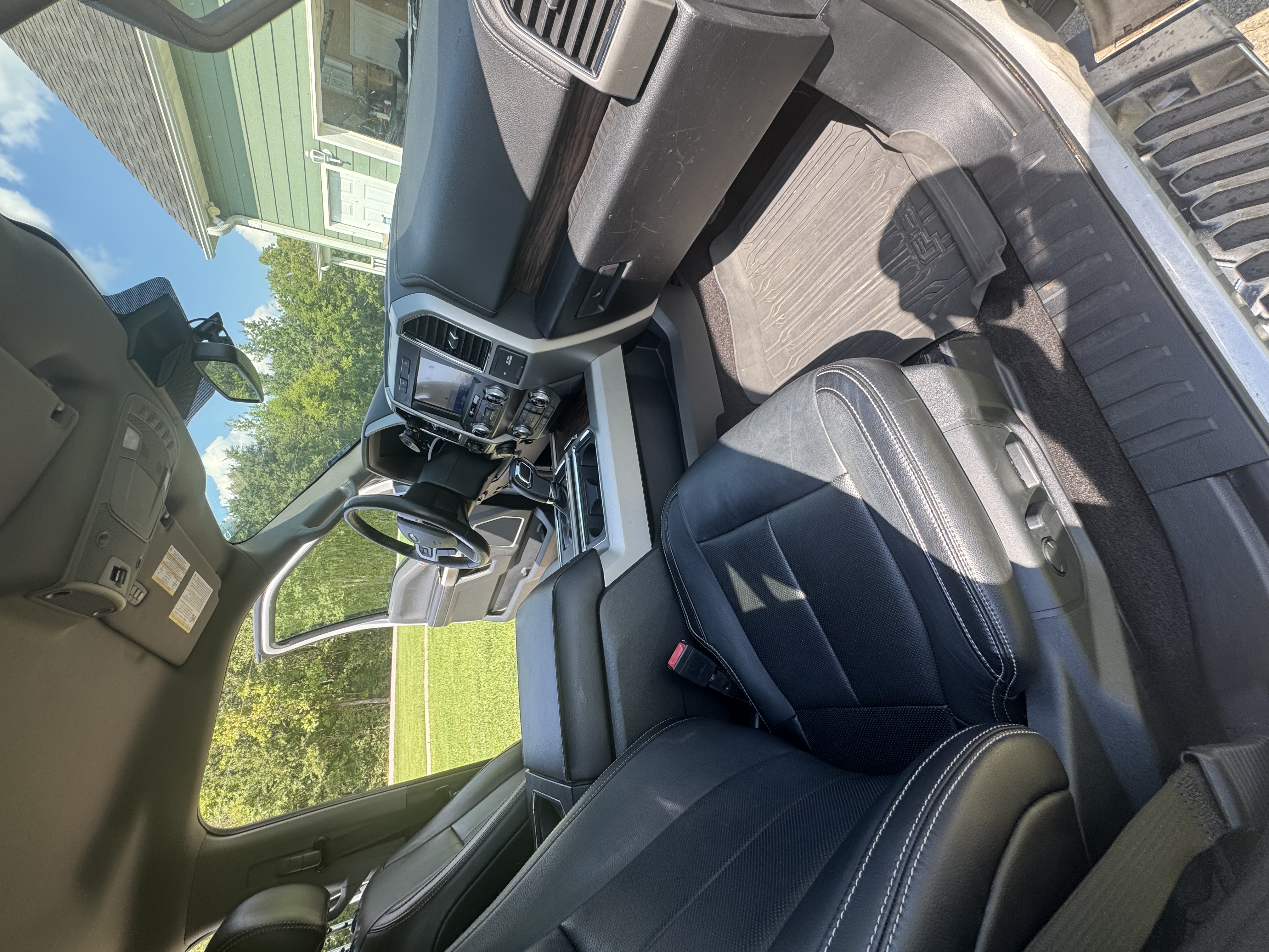Used 2019 Ford F150 Lariat w/ Equipment Group 502A Luxury AWD/4WD image 24