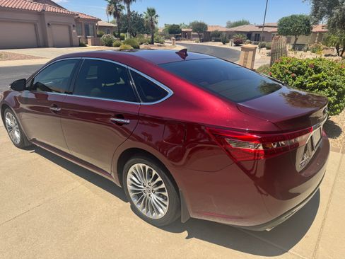 Used 2016 Toyota Avalon Limited w/ Toyota Safety Sense Package FWD image 2