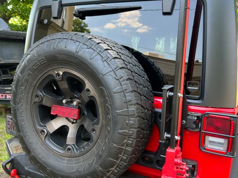 Used 2016 Jeep Wrangler Unlimited Sport w/ Connectivity Group AWD/4WD image 9