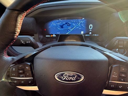 Used 2025 Ford Explorer ST-Line w/ ST-Line Street Pack image 10