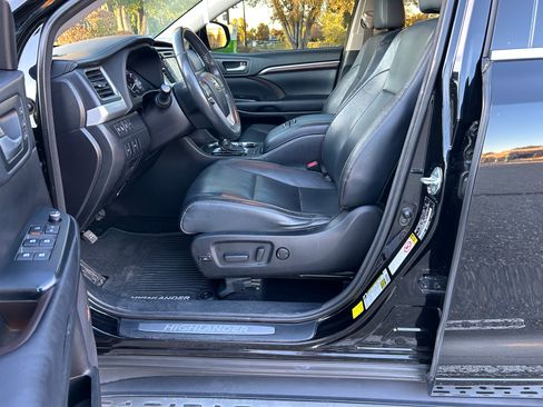 Used 2015 Toyota Highlander Limited image 11