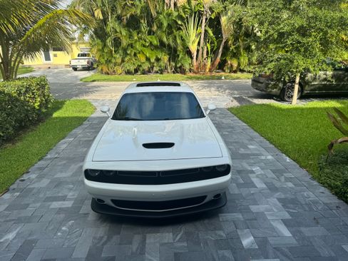 Used 2023 Dodge Challenger R/T RWD image 2