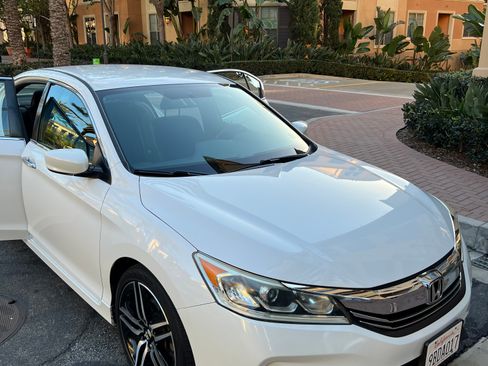 Used 2017 Honda Accord Sport image 5