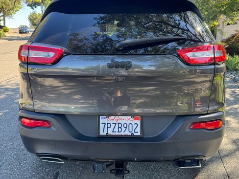 Used 2016 Jeep Cherokee Latitude FWD image 6