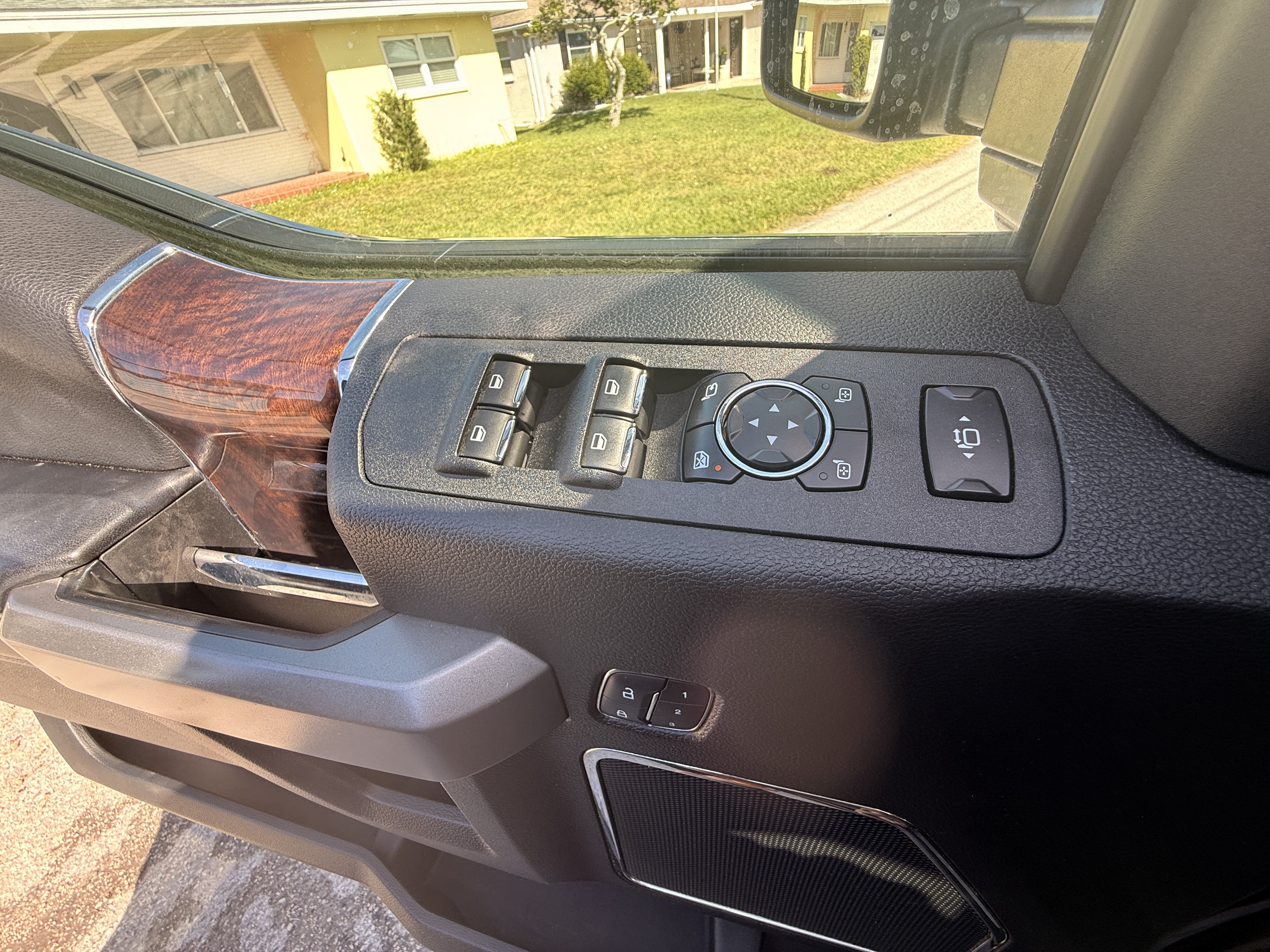 Used 2017 Ford F250 Platinum AWD/4WD image 18