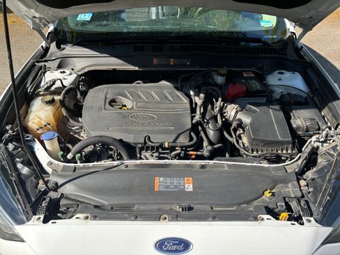 Used 2017 Ford Fusion SE w/ Equipment Group 201A FWD image 8