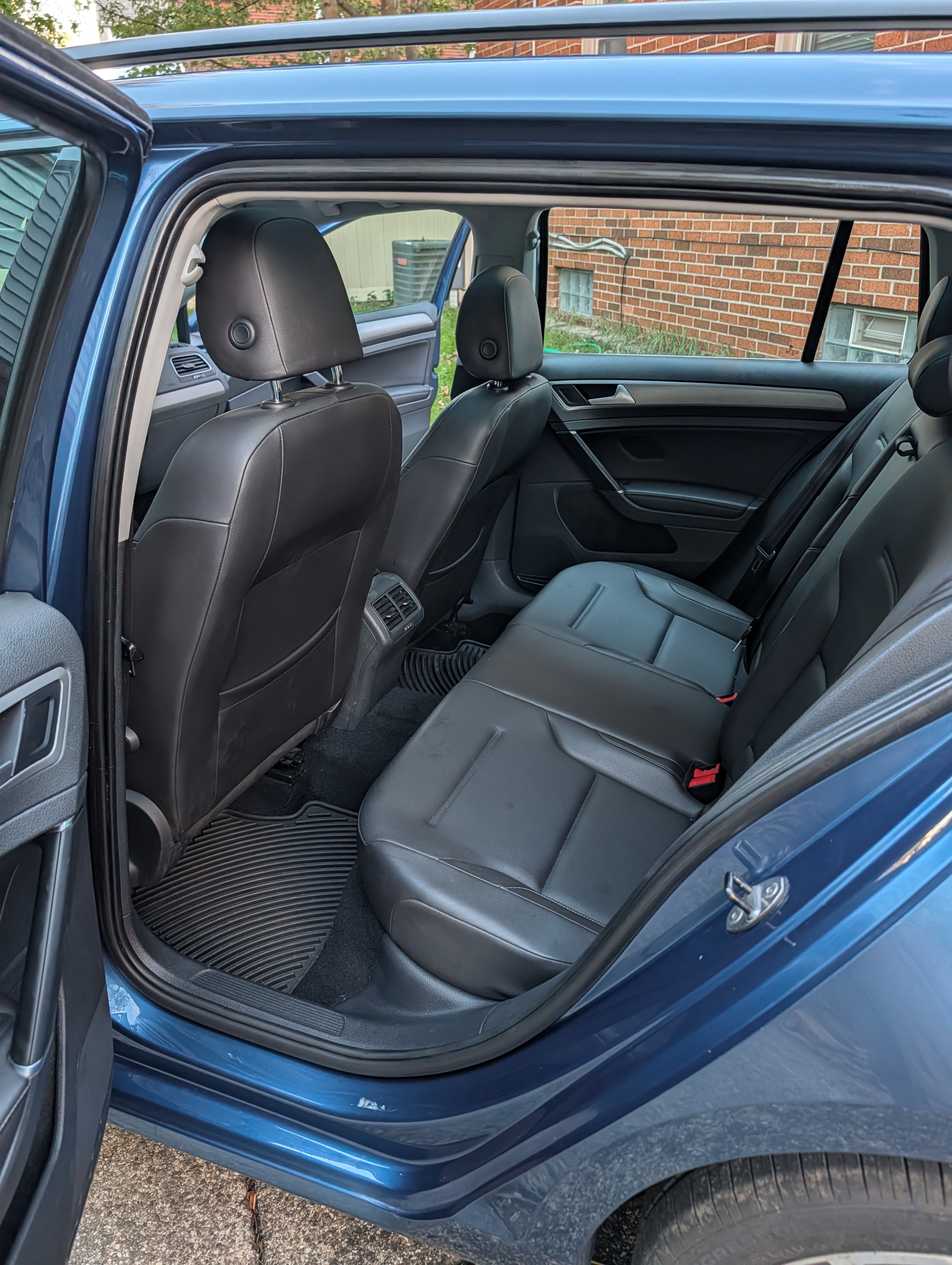 Used 2016 Volkswagen Golf Limited Edition FWD image 14