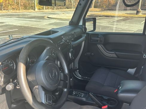 Used 2012 Jeep Wrangler Unlimited Sport image 9