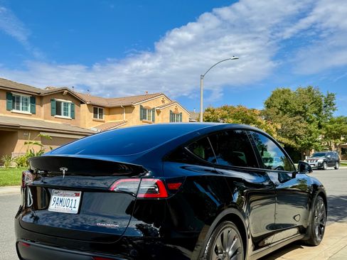 Used 2022 Tesla Model Y Performance image 5