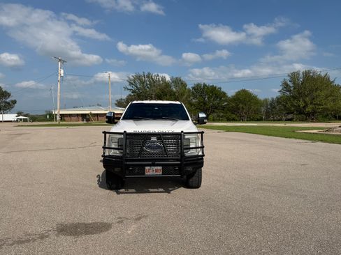 Used 2017 Ford F350 Platinum w/ FX4 Off-Road Package AWD/4WD image 2