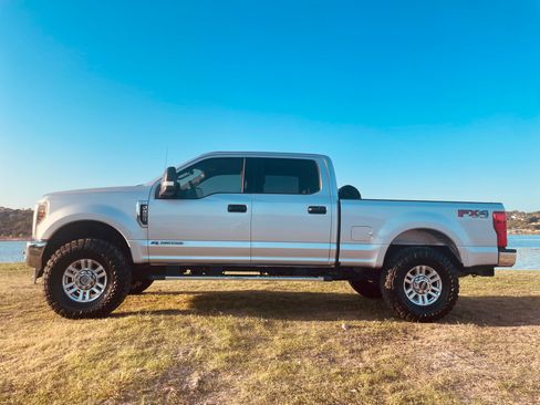 Used 2019 Ford F250 XLT w/ XLT Value Package AWD/4WD image 4