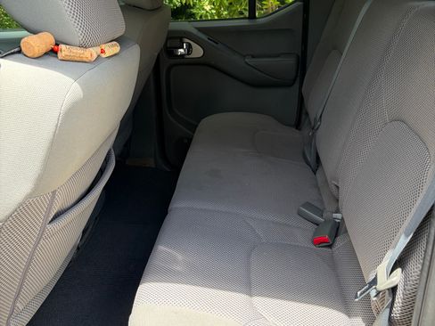 Used 2015 Nissan Frontier SV RWD image 13
