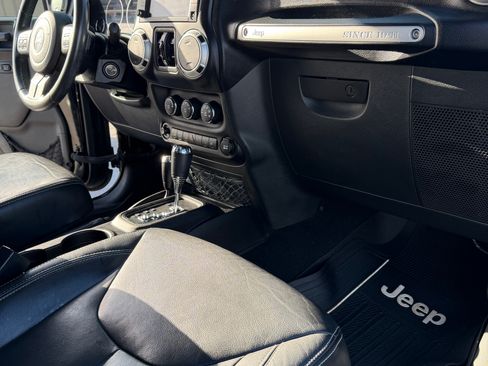 Used 2015 Jeep Wrangler Unlimited Sahara w/ Dual Top Group image 16