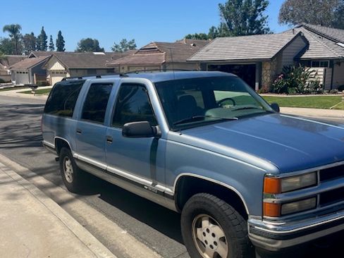 Used 1995 Chevrolet Suburban 4WD image 2