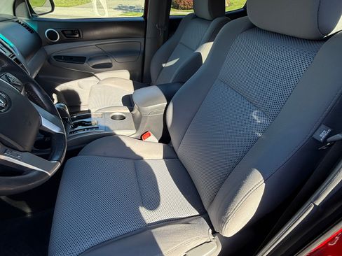 Used 2015 Toyota Tacoma 4x4 Double Cab image 9