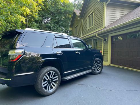 Used 2023 Toyota 4Runner Limited AWD/4WD image 4