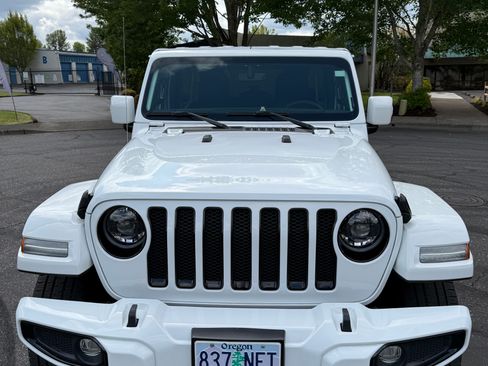 Used 2023 Jeep Wrangler Unlimited Sahara image 9