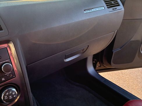 Used 2014 Dodge Challenger SXT image 15