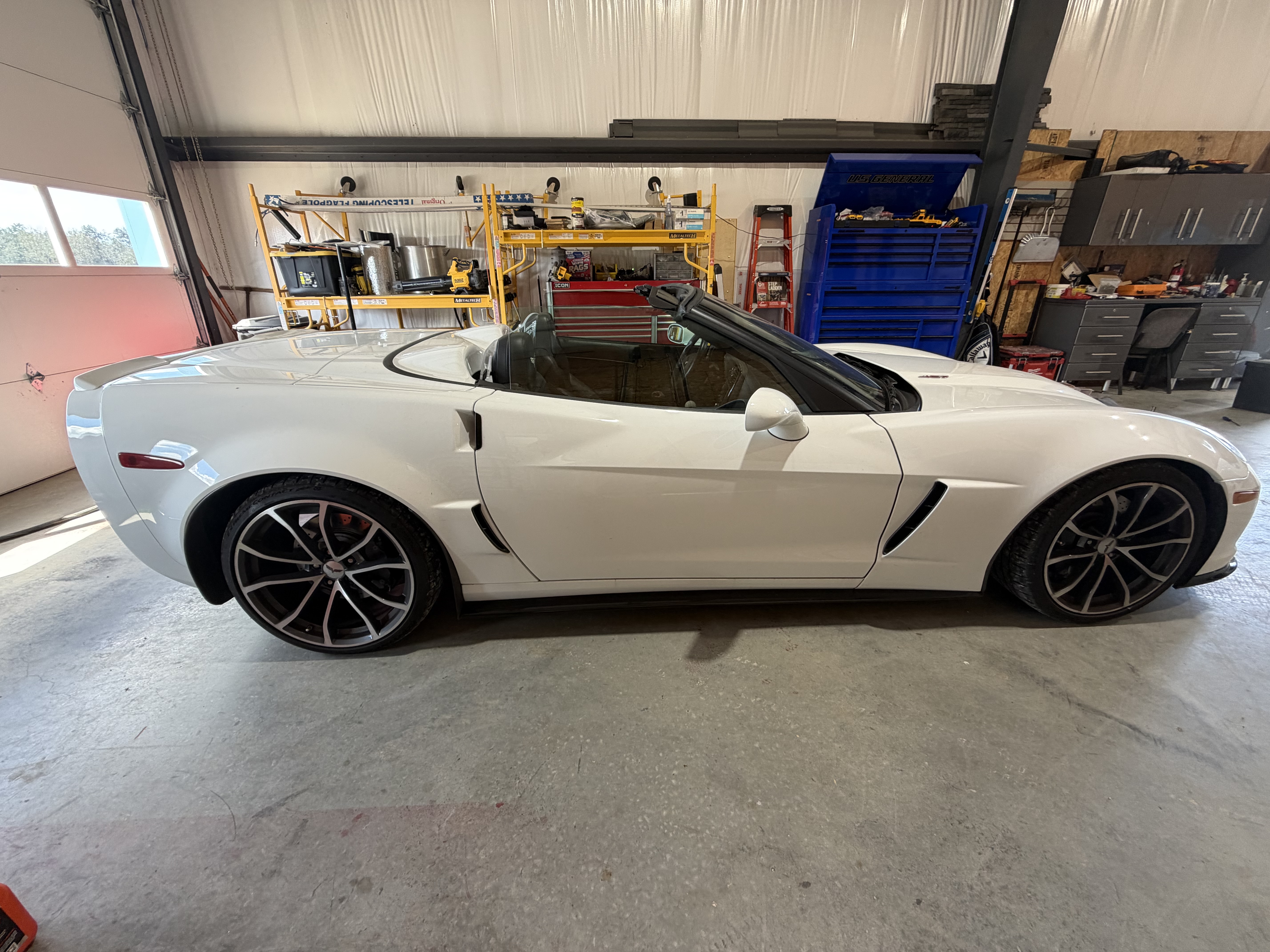 Used 2013 Chevrolet Corvette 427 w/ Z06 Carbon Fiber Package RWD image 1