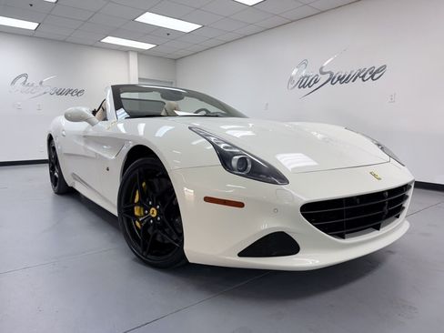 Used 2015 Ferrari California T image 1