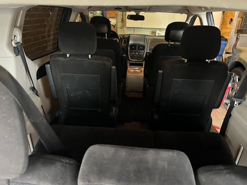 Used 2014 Dodge Grand Caravan SXT w/ UConnect Hands-Free Group image 10