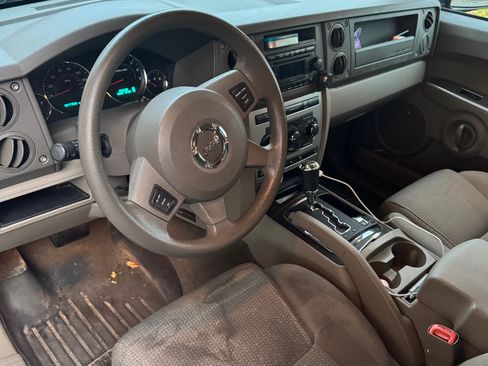 Used 2007 Jeep Commander Sport image 6