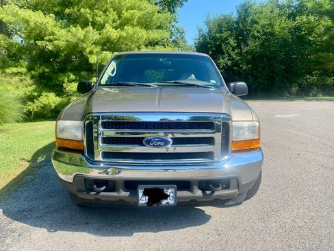 Used 2000 Ford Excursion XLT image 2
