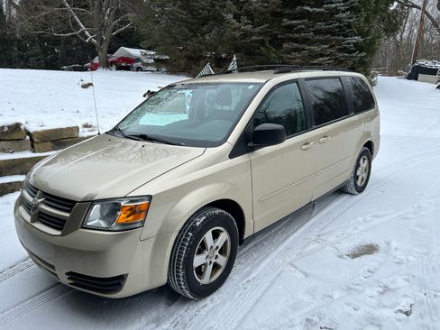 Used 2010 Dodge Grand Caravan Hero w/ Popular Equipment Group image 1