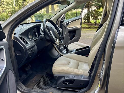 Used 2016 Volvo XC60 T5 Premier w/ Proximity Package image 14