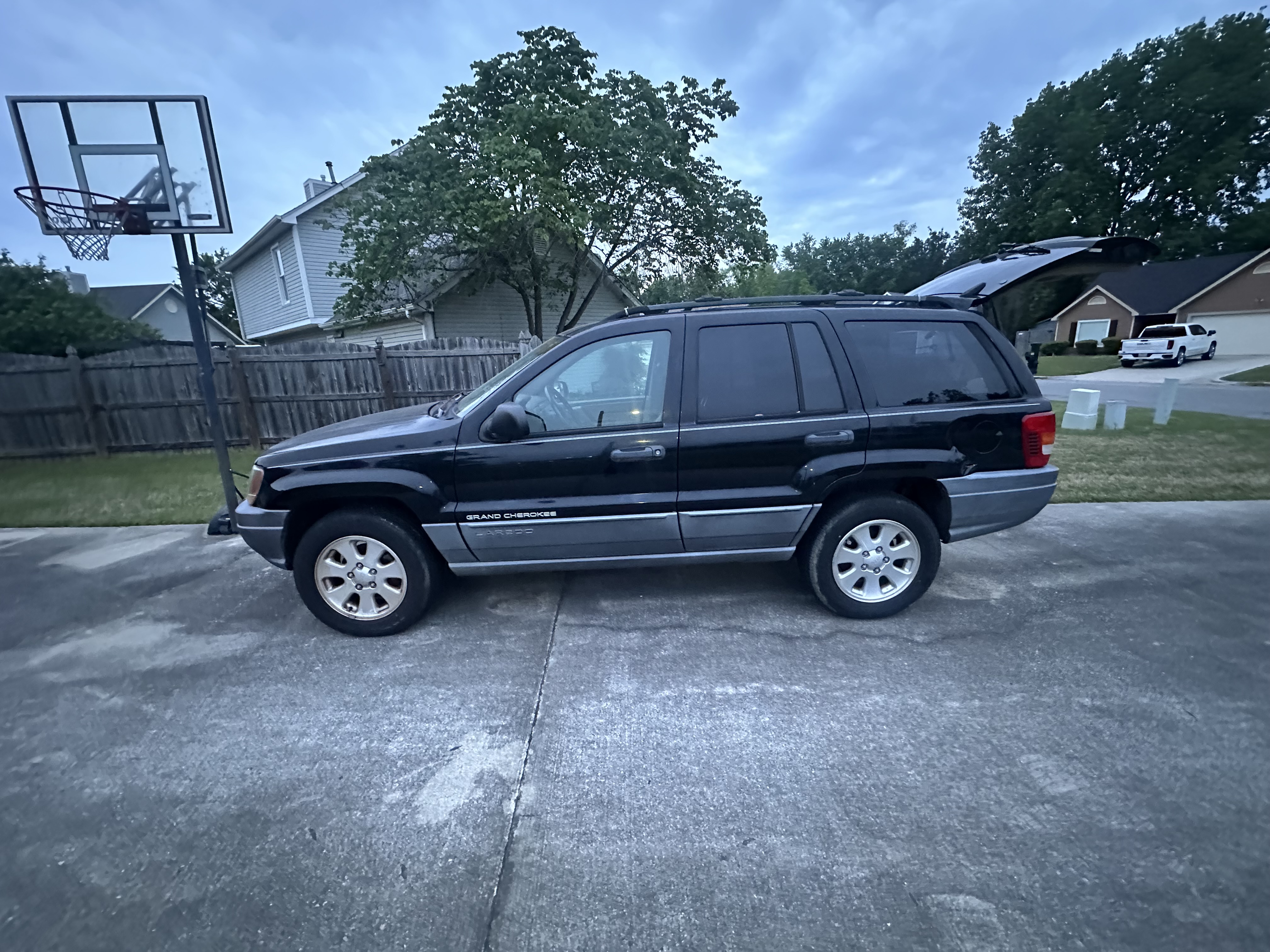 Used 2001 Jeep Grand Cherokee Laredo RWD image 1