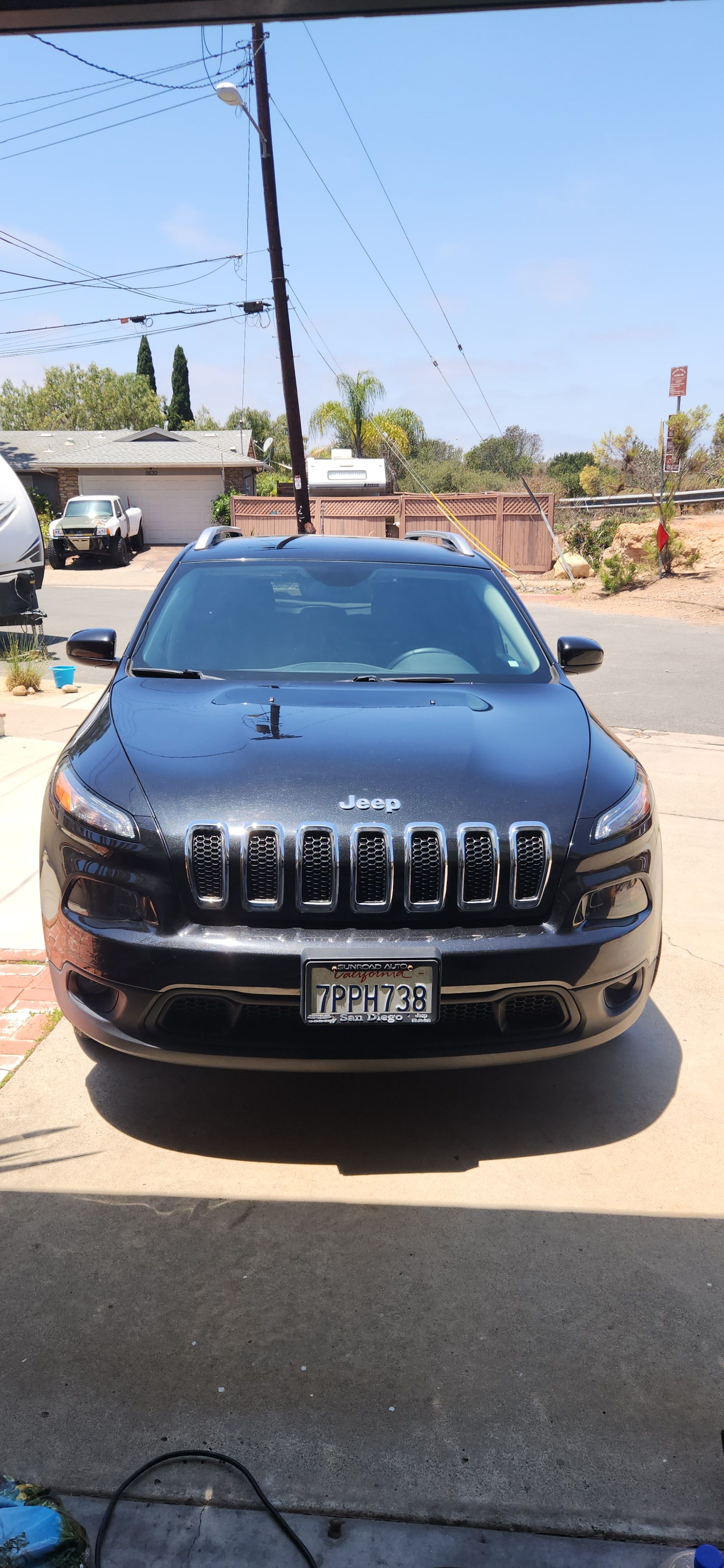 Used 2016 Jeep Cherokee Latitude FWD image 1
